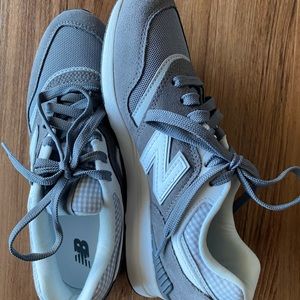 NEVER WORN NWT |SZ 7.5 New Balance Sneakers
